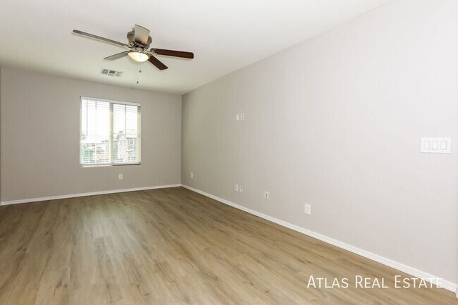 Foto del edificio - 12176 W Chase Ln