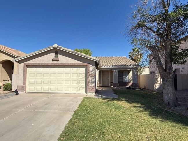 Foto del edificio - REMODELED 3 Bedroom 2 Bathroom EAST MESA HOME NO CARPET