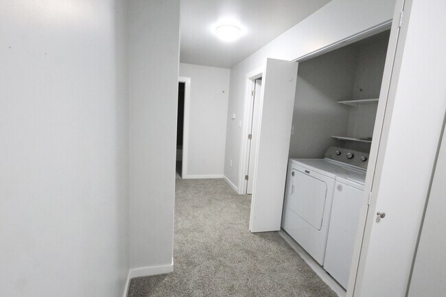 Building Photo - 758