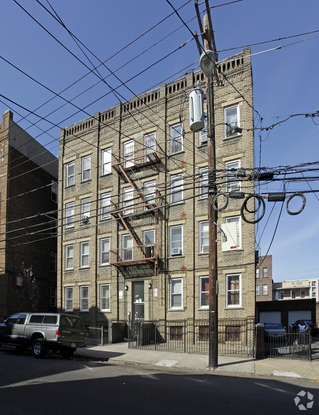 Primary Photo - 324-326 52nd St