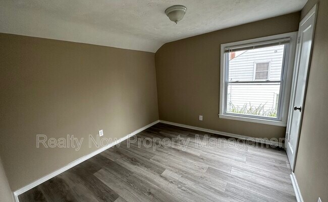 Foto del edificio - 24880 Fisher Rd