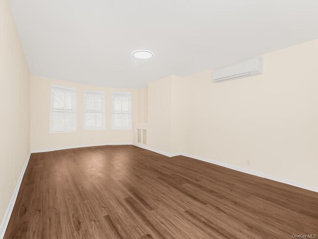 Building Photo - 2864 Lamport Pl