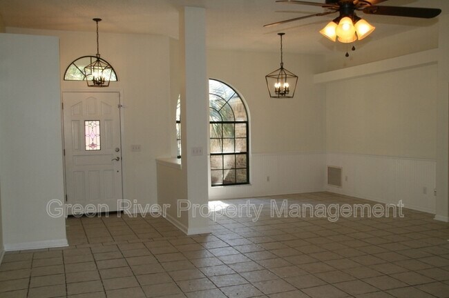 Foto del edificio - 6106 Pine Ave