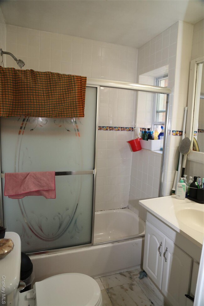 Foto del edificio - 93-07 123rd St