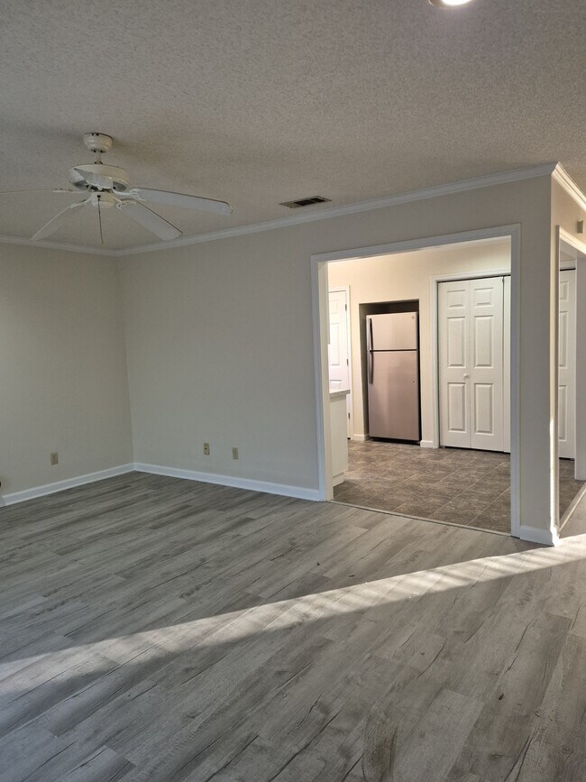 Foto del edificio - 4017 Northlake Dr