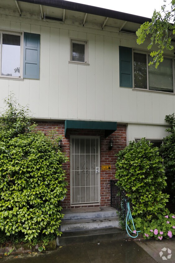 Foto del edificio - 1708 N St