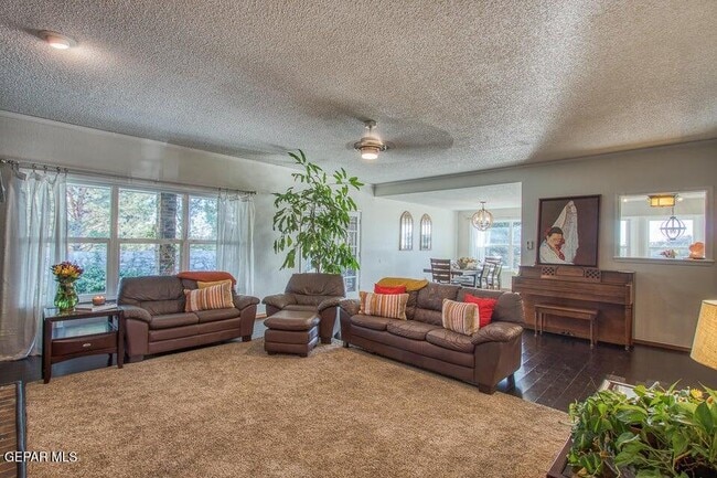 Building Photo - 6344 Via Aventura Dr