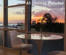 Building Photo - 900 Bay Dr