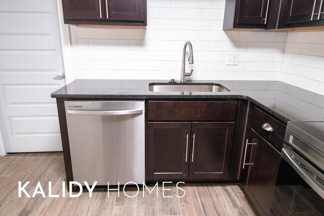 Building Photo - 816 S Santa Fe Dr