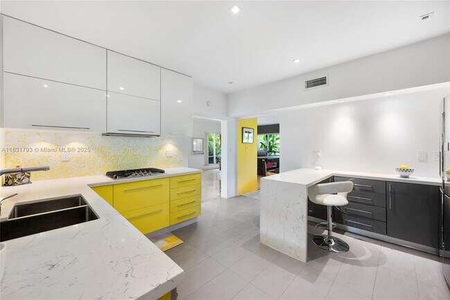 Building Photo - 1101 98th St