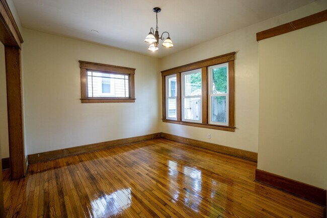 Foto del edificio - 225 Lennox Ave