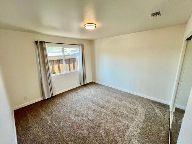 Foto del edificio - Brand New Modern & Private 2-Bed, 1-Bath A...
