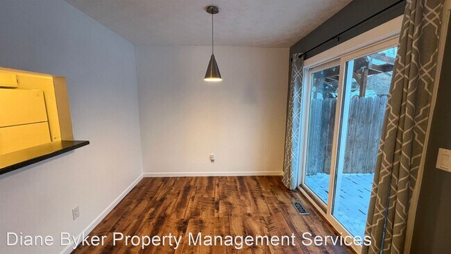 Building Photo - 2 br, 1 bath House - 1801 Bellevue Loop