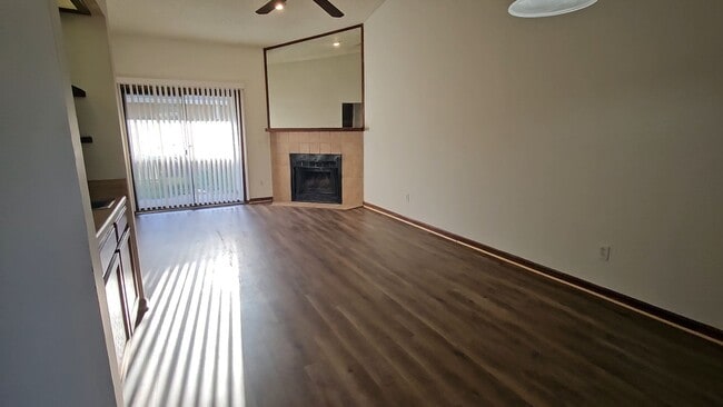 Building Photo - $1150 - Jefferson Square - MOVE IN SPECIAL