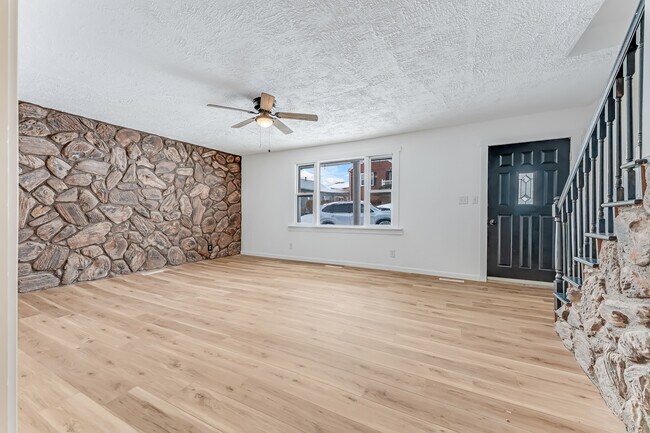 Foto del edificio - 2112 Gould Ave