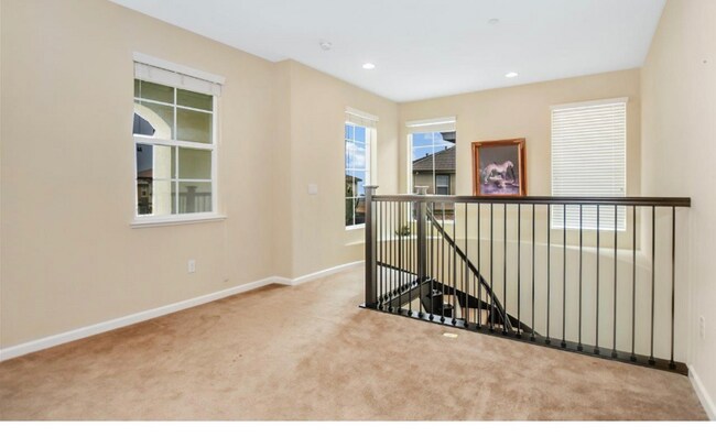 Building Photo - 1536 Portofino Dr