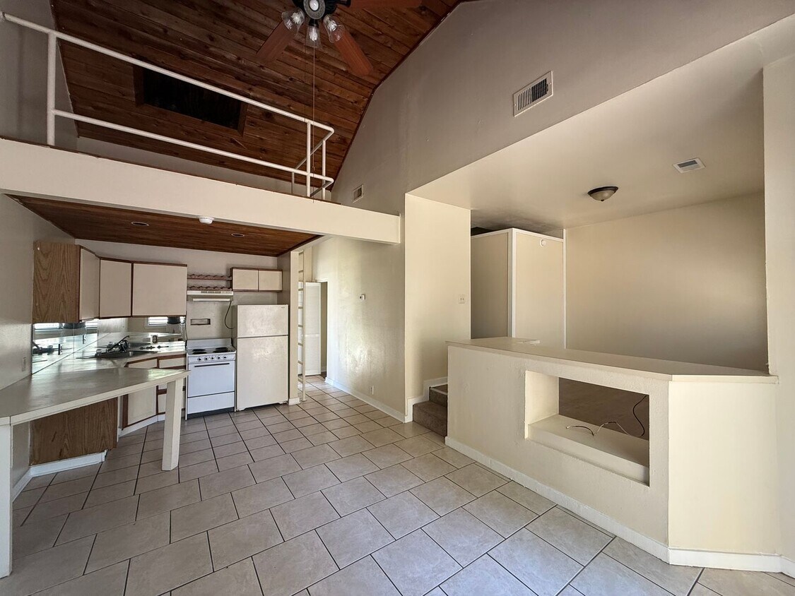 Studio/Efficiency Bungalow with a Loft - Studio/Efficiency Bungalow with a Loft