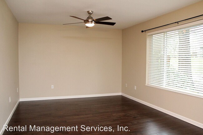 Foto del edificio - 2 br, 2.5 bath House - 7193 SW Sagert St #104