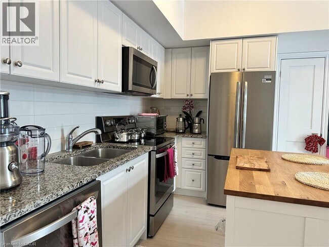 Photo du bâtiment - 212 Law Dr