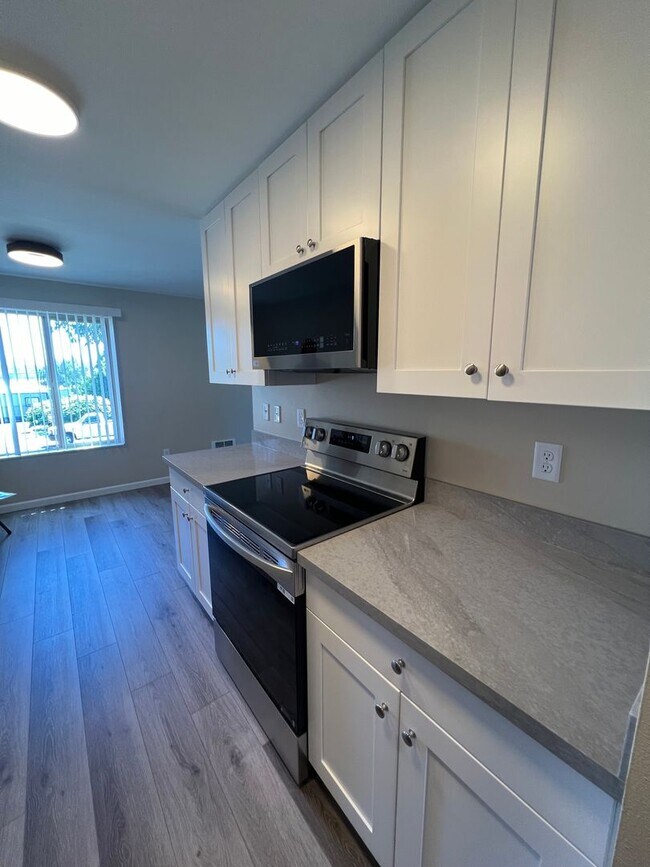 Foto del edificio - Newly Renovated 1-Bedroom Apartment in the Heart of Everett