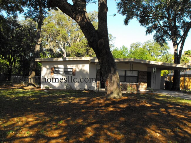 Foto del edificio - Total Privacy Home, Huge Detached Garage & No HOA in Beautiful Lake Mary