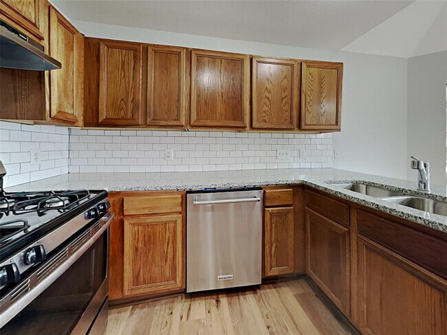 Foto del edificio - 2311 Friarwood Trail