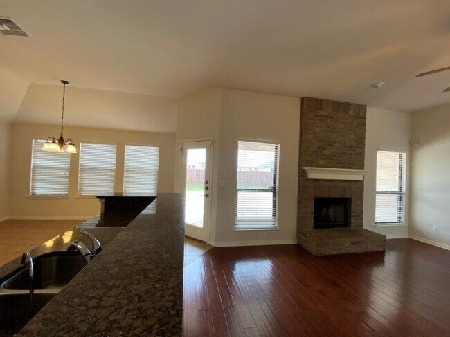 Foto del edificio - 1527 Woodlands Dr