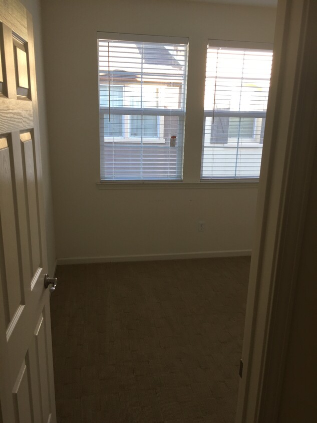 Guest Bedroom 1 - 485 Valley Oak Terrace