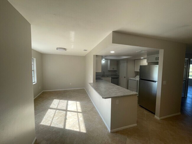 Building Photo - Newly Remodeled 2/2 Condo in South Daytona for $1325.00