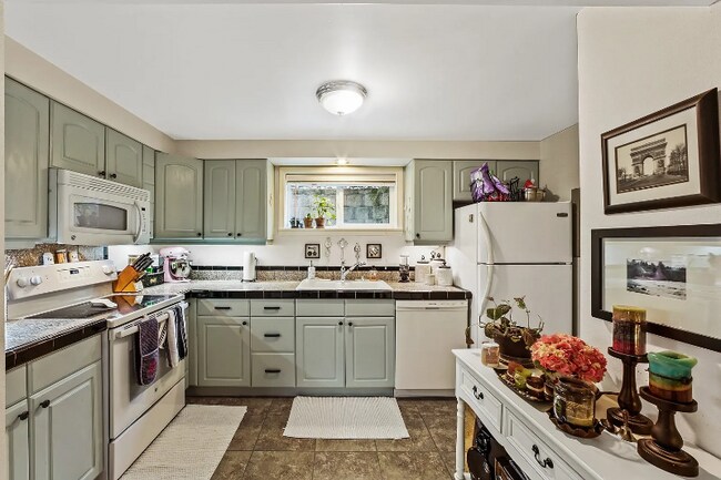 Building Photo - 1109 S Walnut St