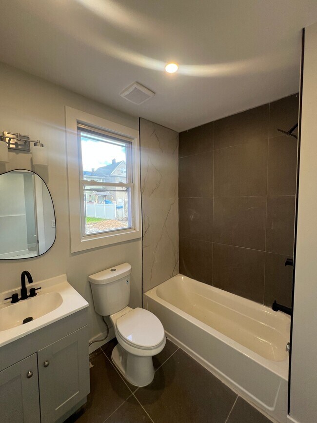 Building Photo - 577 13th Ave