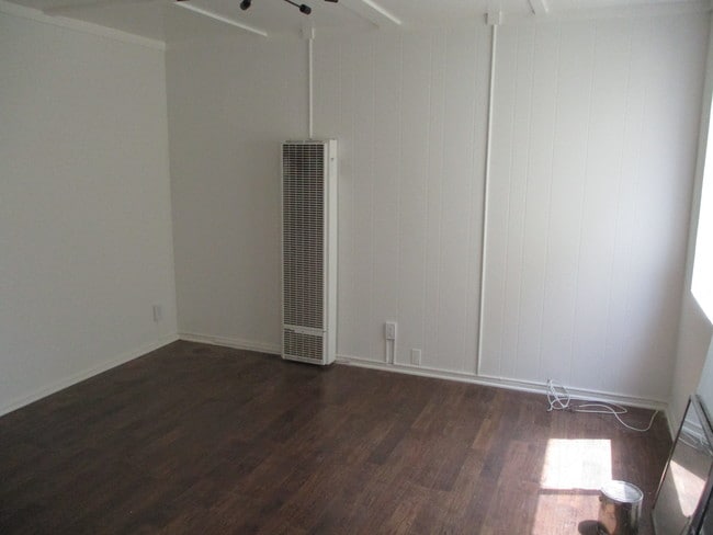 Building Photo - 128 Shell St