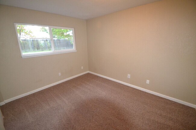 Building Photo - 5530 Brooks Ave