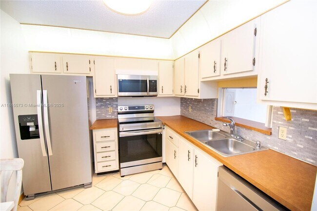 Foto del edificio - 130 S Shore Dr
