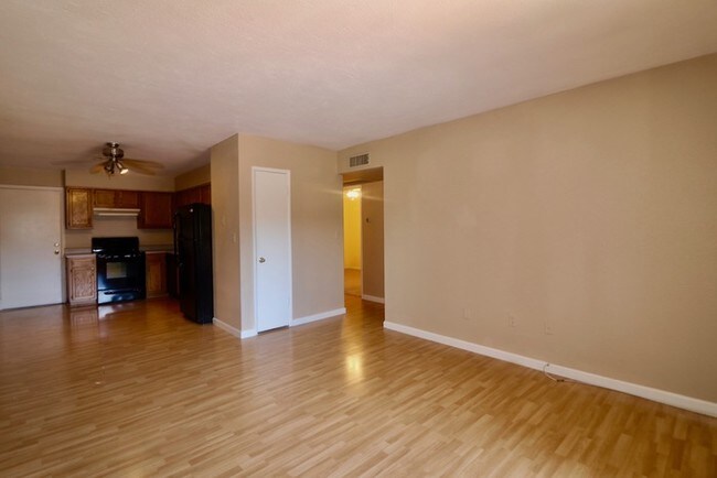 Building Photo - 5323 n 19th ave # 20, phoenix az 85015