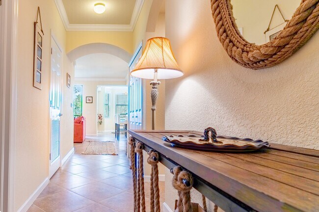 Building Photo - Furnished Annual -  2BR/2BA Second Floor c...