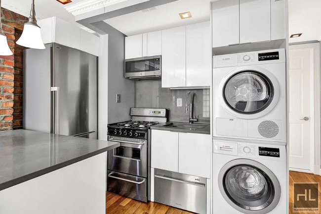 Building Photo - MULBERRY ST.