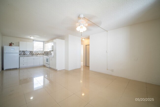 Building Photo - $2,100 / 2br - 700ft2 -| 2bd/1ba Renovated...