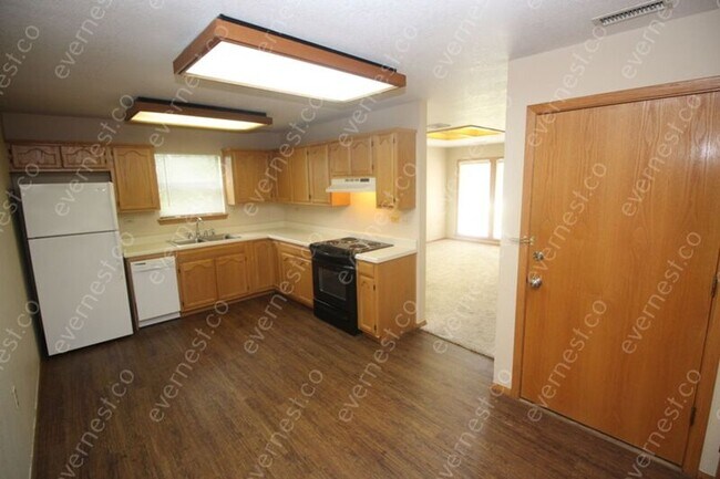 Building Photo - 3425 N Ironwood Ave