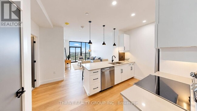 Building Photo - 100 Fullarton St