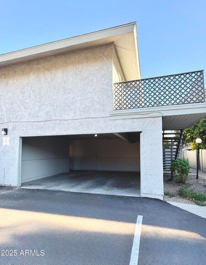 Foto principal - 1051 N 84th Pl
