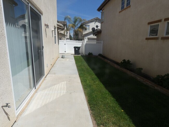 Foto del edificio - Spacious 4 Bedroom