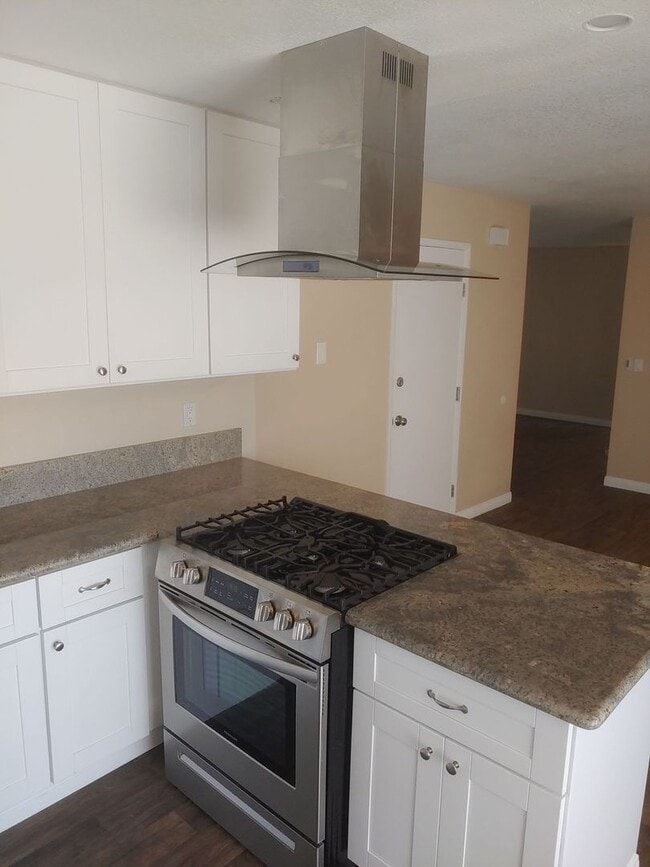 Foto del edificio - COMING SOON! Single Level 4 Bed/2 Bath in ...