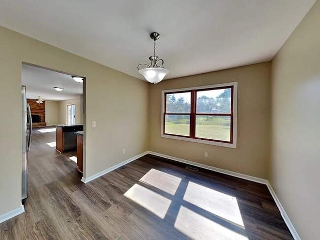 Building Photo - 875 Foran Ln