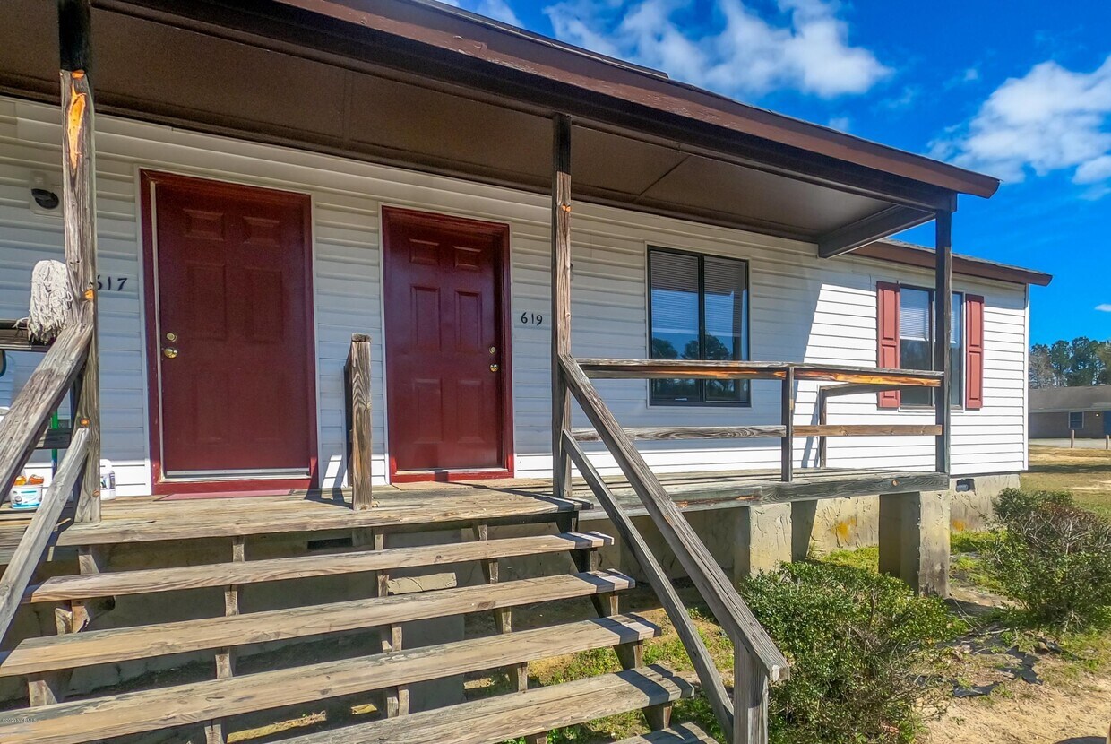 Foto principal - 619 Hilltop Dr
