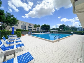 Building Photo - 3154 Via Poinciana