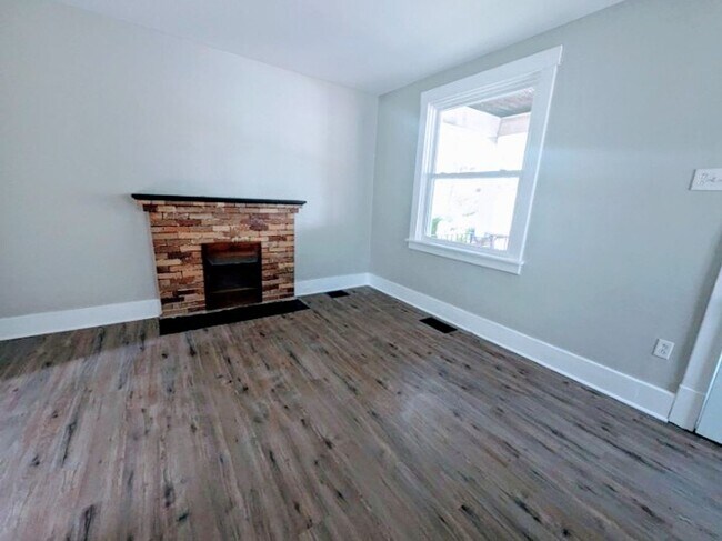 Building Photo - Cozy 2 Bedroom 1 Bathroom Home