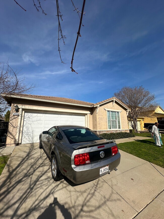 Foto del edificio - 7056 Kelmscott Ln