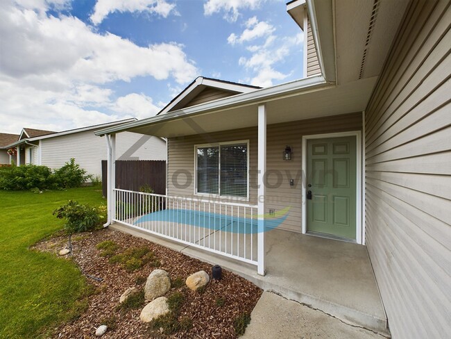 Building Photo - $200 Off Your First Month’s Rent on This S...