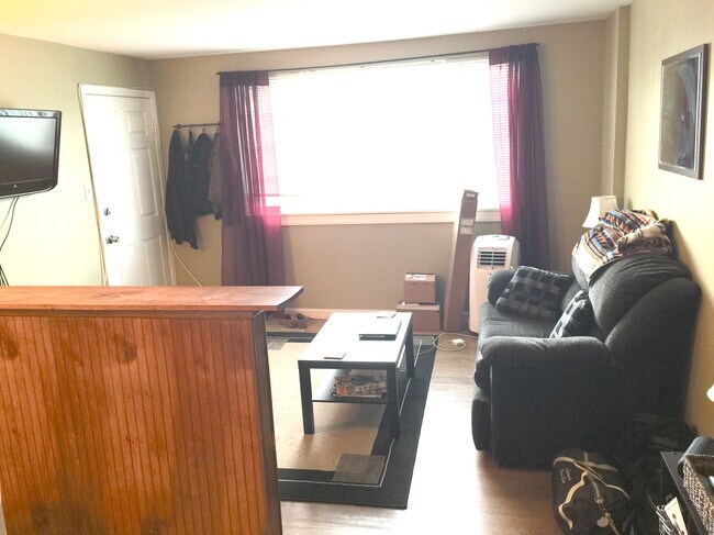 living room - 407 Naomi St